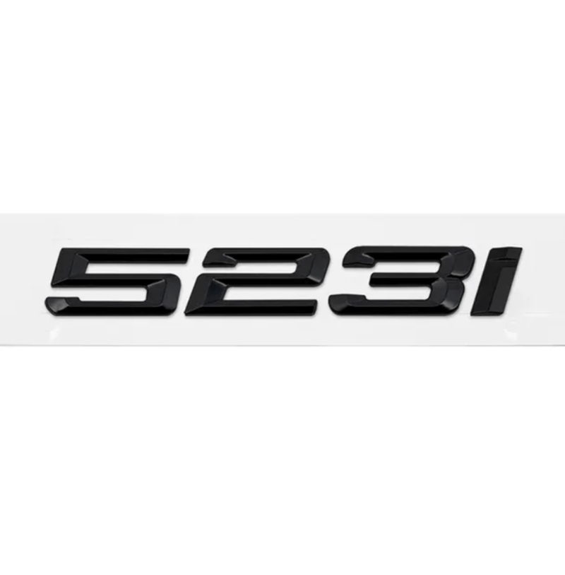 Badges coffre BMW Série 5 noir brillant - installé sur véhicule 2 - Becquet Voiture