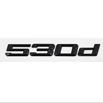 Badges coffre BMW Série 5 noir brillant - installé sur véhicule - Becquet Voiture