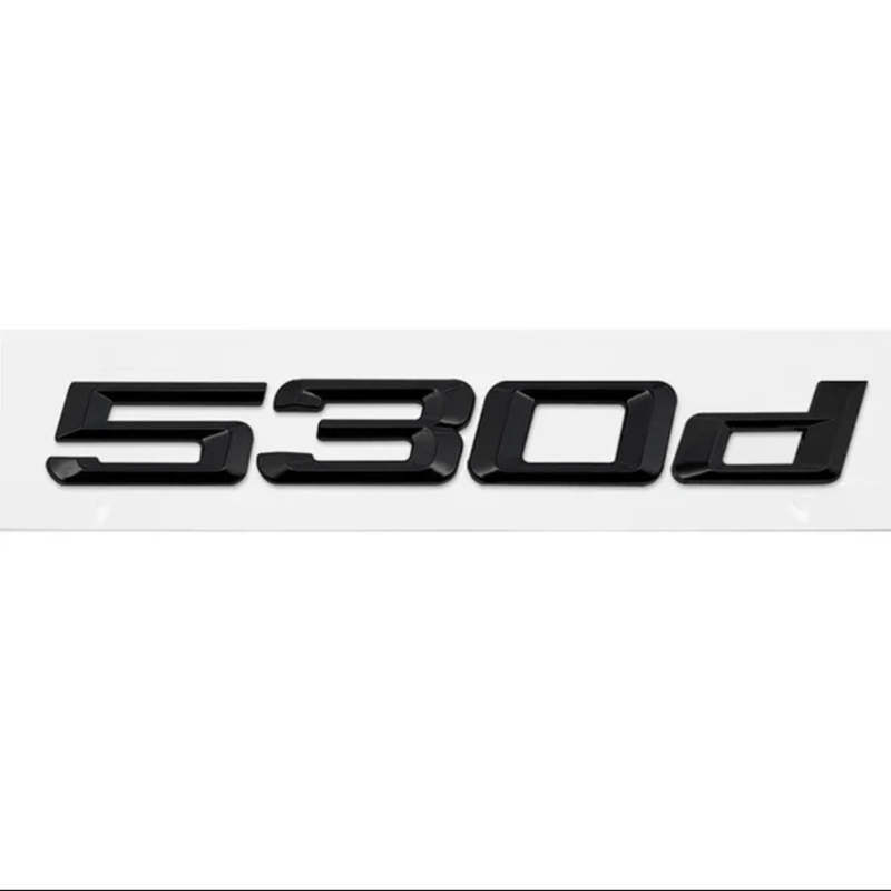 Badges coffre BMW Série 5 noir brillant - installé sur véhicule - Becquet Voiture