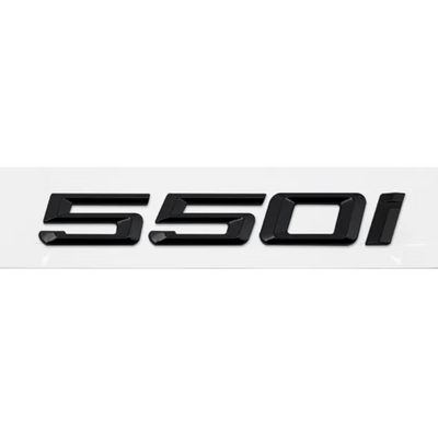 Badges coffre BMW Série 5 noir brillant - packshot studio 3 - Becquet Voiture