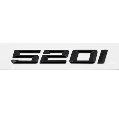 Badges coffre BMW Série 5 noir brillant - vue arrière 2 - Becquet Voiture