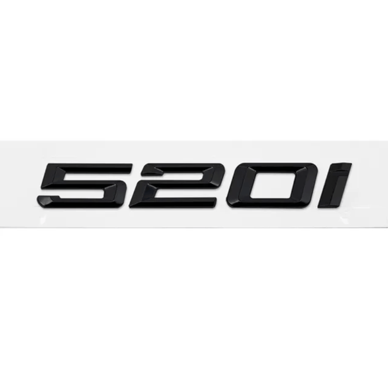 Badges coffre BMW Série 5 noir brillant - vue arrière 2 - Becquet Voiture