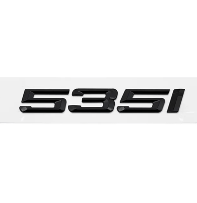 Badges coffre BMW Série 5 noir brillant - vue de profil 3 - Becquet Voiture