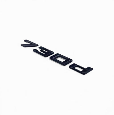 Badges coffre BMW Série 7 noir brillant - vue de face - Becquet Voiture