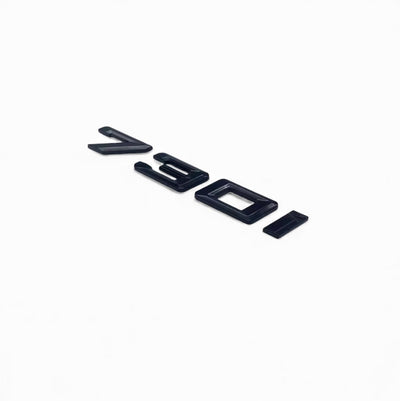 Badges coffre BMW Série 7 noir brillant - vue de profil - Becquet Voiture