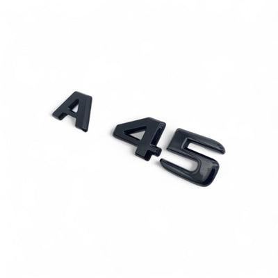 Badges coffre Mercedes A45 A35 AMG noir - détail du montage 2 - Becquet Voiture