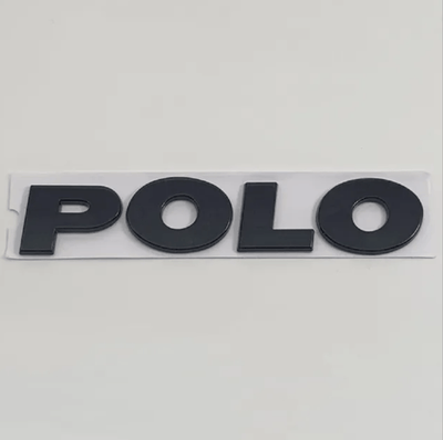 Badges coffre VW Polo noir - vue de profil - Becquet Voiture