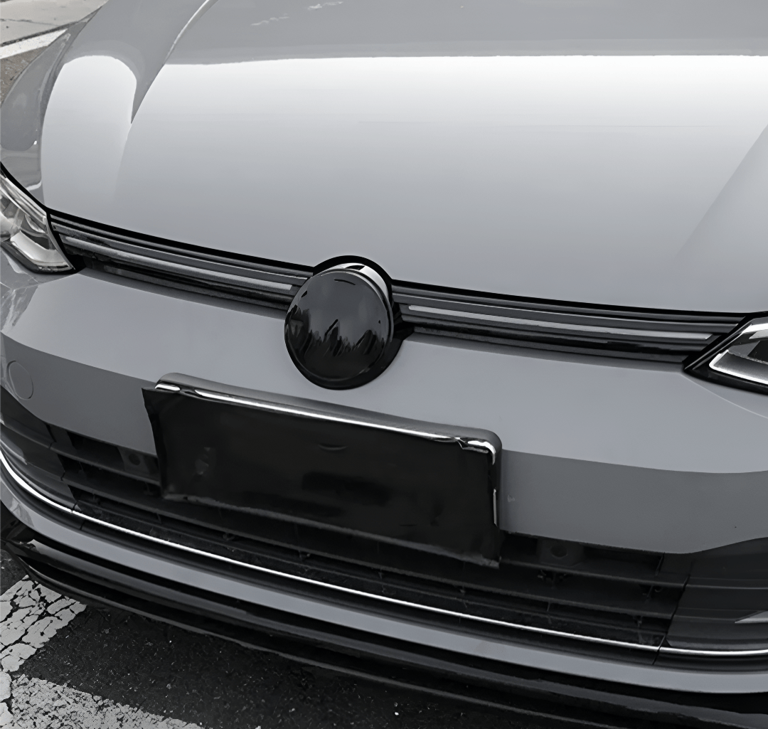 Baguette calandre noire Black Style VW Golf 8 - vue de face - Becquet Voiture