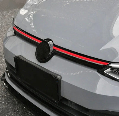 Baguette calandre rouge GTI VW Golf 8 - vue de face - Becquet Voiture