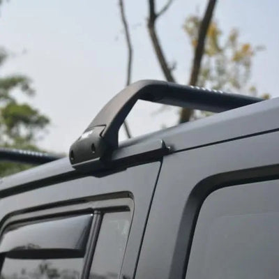 Barres de Toit Aluminium Noir Jeep Wrangler JL 2018-2023 - vue de trois-quarts - Becquet Voiture