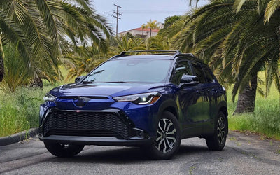 Barres de Toit Transversales Toyota Corolla Cross 2022-2025 - vue de trois-quarts - Becquet Voiture
