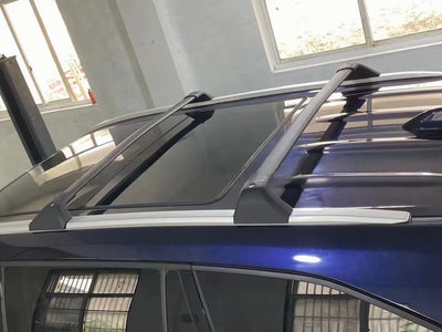 Barres de Toit Verrouillables Toyota Highlander 2020-2023 - vue de trois-quarts - Becquet Voiture