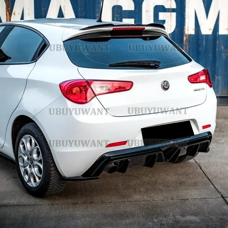 Becquet Alfa Romeo Giulietta Hatchback 2016-2020 - vue de face - Becquet Voiture
