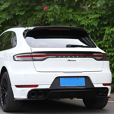 Becquet Carbone Porsche Macan GTS Turbo 2018-2020 - détail du montage - Becquet Voiture