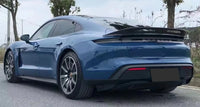 Becquet Carbone Porsche Taycan Tail Fins 2019-2024 - détail du montage 2 - Becquet Voiture