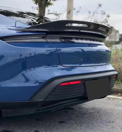 Becquet Carbone Porsche Taycan Tail Fins 2019-2024 - vue de profil 2 - Becquet Voiture