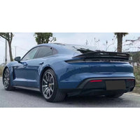 Becquet Carbone Porsche Taycan Tail Fins 2019-2024 - vue de trois-quarts - Becquet Voiture