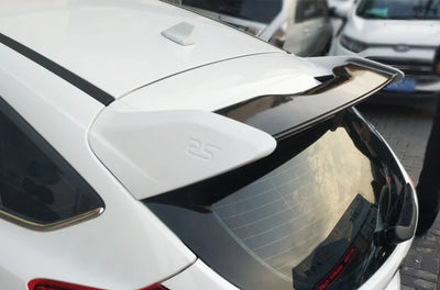 Becquet Coffre Ford Focus RS 2012-2018 Carbone - détail du montage - Becquet Voiture
