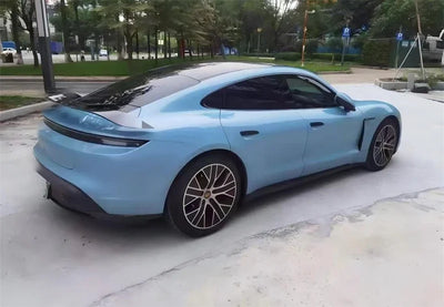 Becquet Coffre Porsche Taycan Carbone 2019-2023 - en situation - Becquet Voiture