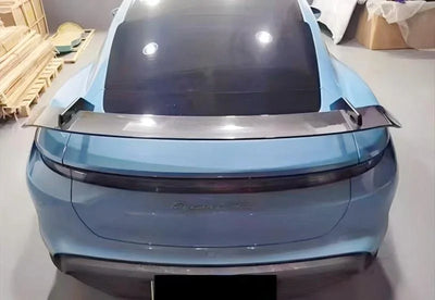 Becquet Coffre Porsche Taycan Carbone 2019-2023 - vue de face 2 - Becquet Voiture