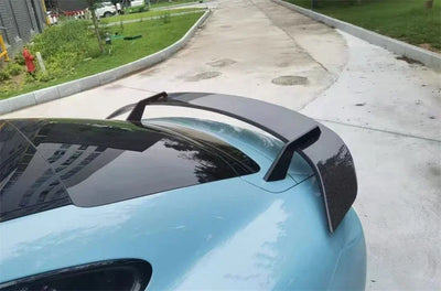 Becquet Coffre Porsche Taycan Carbone 2019-2023 - vue de profil 2 - Becquet Voiture