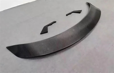 Becquet Coffre Porsche Taycan Carbone 2019-2023 - vue rapprochée - Becquet Voiture