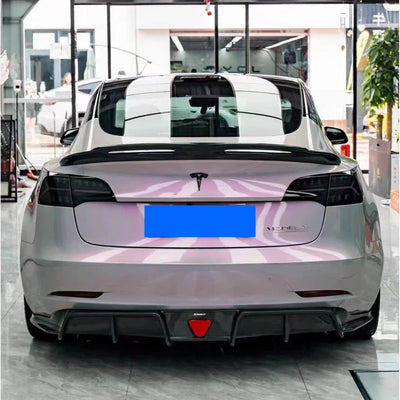Becquet Coffre Tesla Model 3 IPM Carbone - vue rapprochée - Becquet Voiture