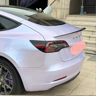 Becquet Coffre Tesla Model 3 Model Y Carbone - en situation - Becquet Voiture