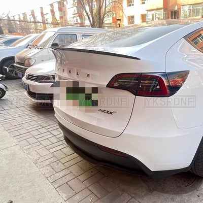 Becquet Coffre Tesla Model 3 Model Y Carbone - packshot studio - Becquet Voiture