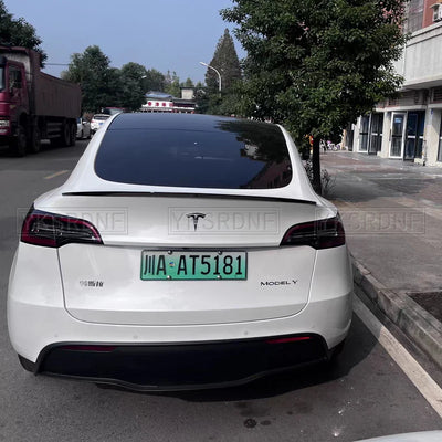 Becquet Coffre Tesla Model 3 Model Y Carbone - vue de trois-quarts - Becquet Voiture
