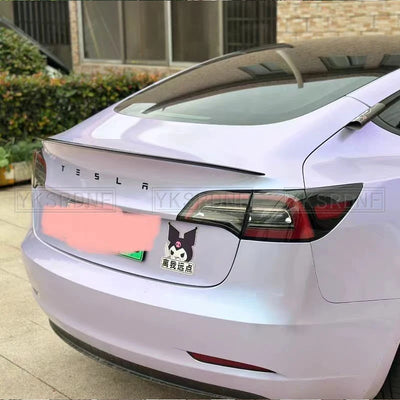 Becquet Coffre Tesla Model 3 Model Y Carbone - vue rapprochée - Becquet Voiture