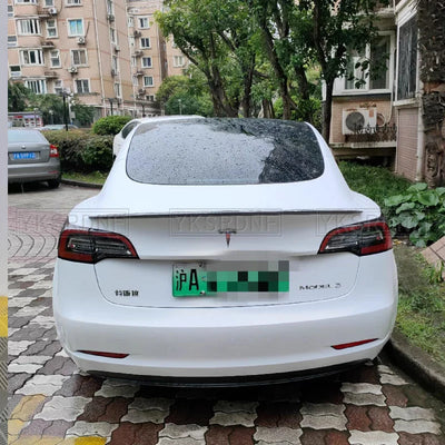 Becquet Coffre Tesla Model 3 Y ABS Performance - en situation - Becquet Voiture
