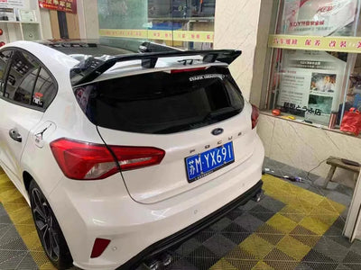 Becquet Ford Focus MK4 RS ST 2019-2022 - détail du montage - Becquet Voiture