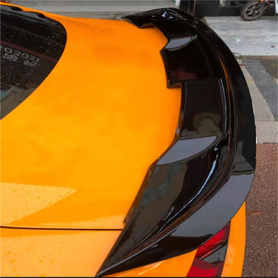Becquet Ford Mustang GT Style Coupé 2015-2023 - détail du montage - Becquet Voiture