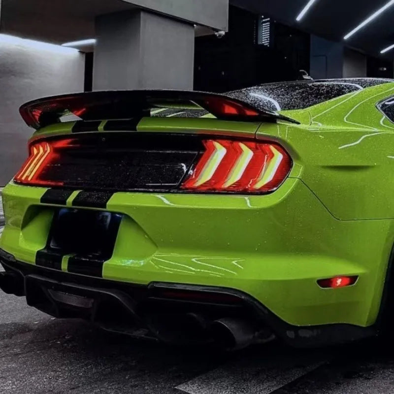 Becquet Ford Mustang GT500 2015-2023 - détail du montage - Becquet Voiture