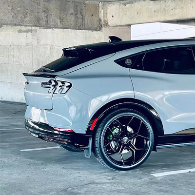 Becquet Ford Mustang Mach-E ABS 2021-2024 - vue de profil 2 - Becquet Voiture