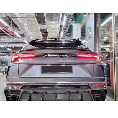 Becquet Lamborghini URUS Fibre de Carbone - installé sur véhicule - Becquet Voiture
