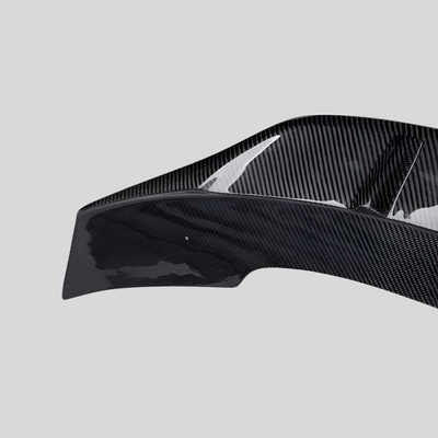 Becquet Mercedes C63 AMG W205 en fibre de carbone - détail du montage - Becquet Voiture