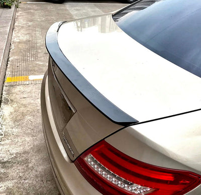 Becquet Mercedes Classe C W204 noir brillant - vue de profil - Becquet Voiture