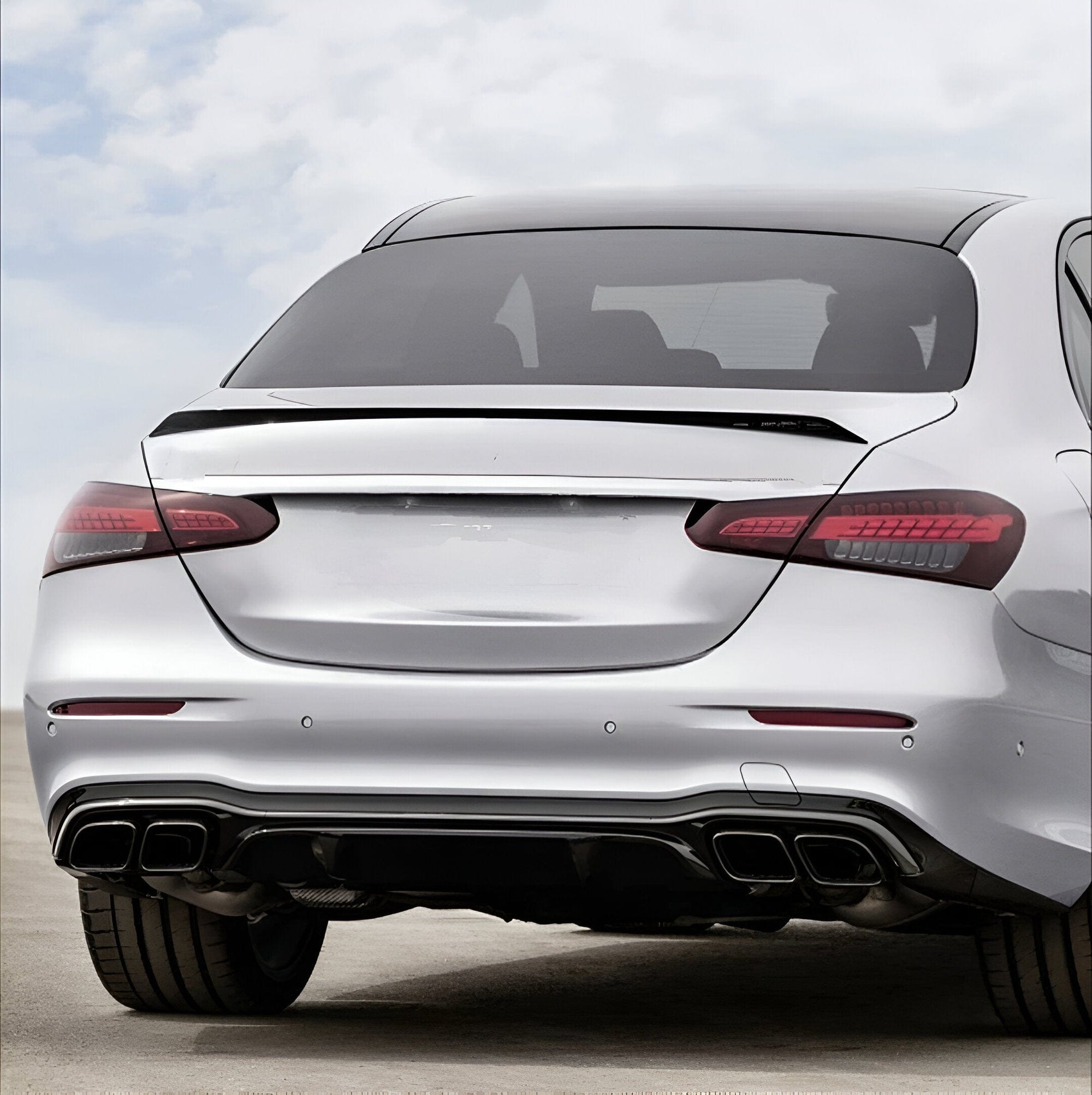 Becquet Mercedes Classe E W213 type 63 AMG - détail du montage - Becquet Voiture