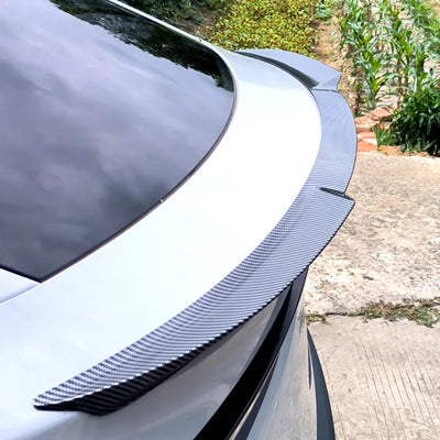 Becquet Tesla Model Y Juniper 2025 Blade Carbone - en situation - Becquet Voiture