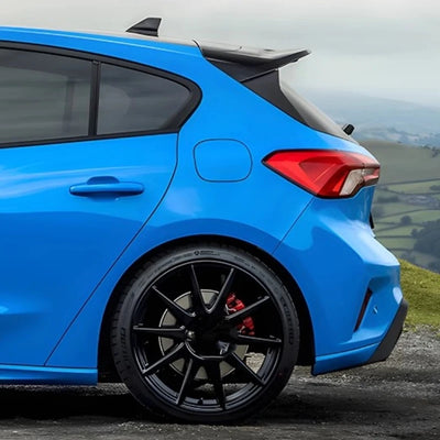Becquet Toit Ford Focus ST Hatchback 2019-2022 - détail du montage - Becquet Voiture