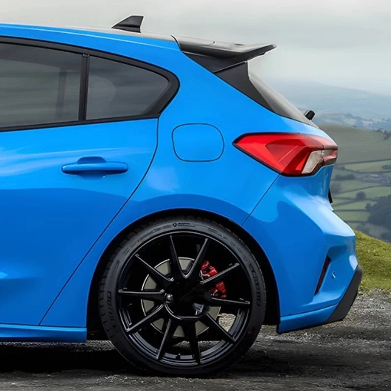 Becquet Toit Ford Focus ST Hatchback 2019-2022 - détail du montage - Becquet Voiture