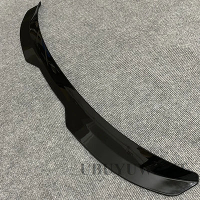 Becquet Toit VW Scirocco R Line Gloss Black - détail du montage 2 - Becquet Voiture