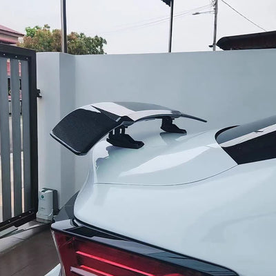 Becquet Universel Électrique LED Lift Carbone ABS - vue de trois-quarts - Becquet Voiture