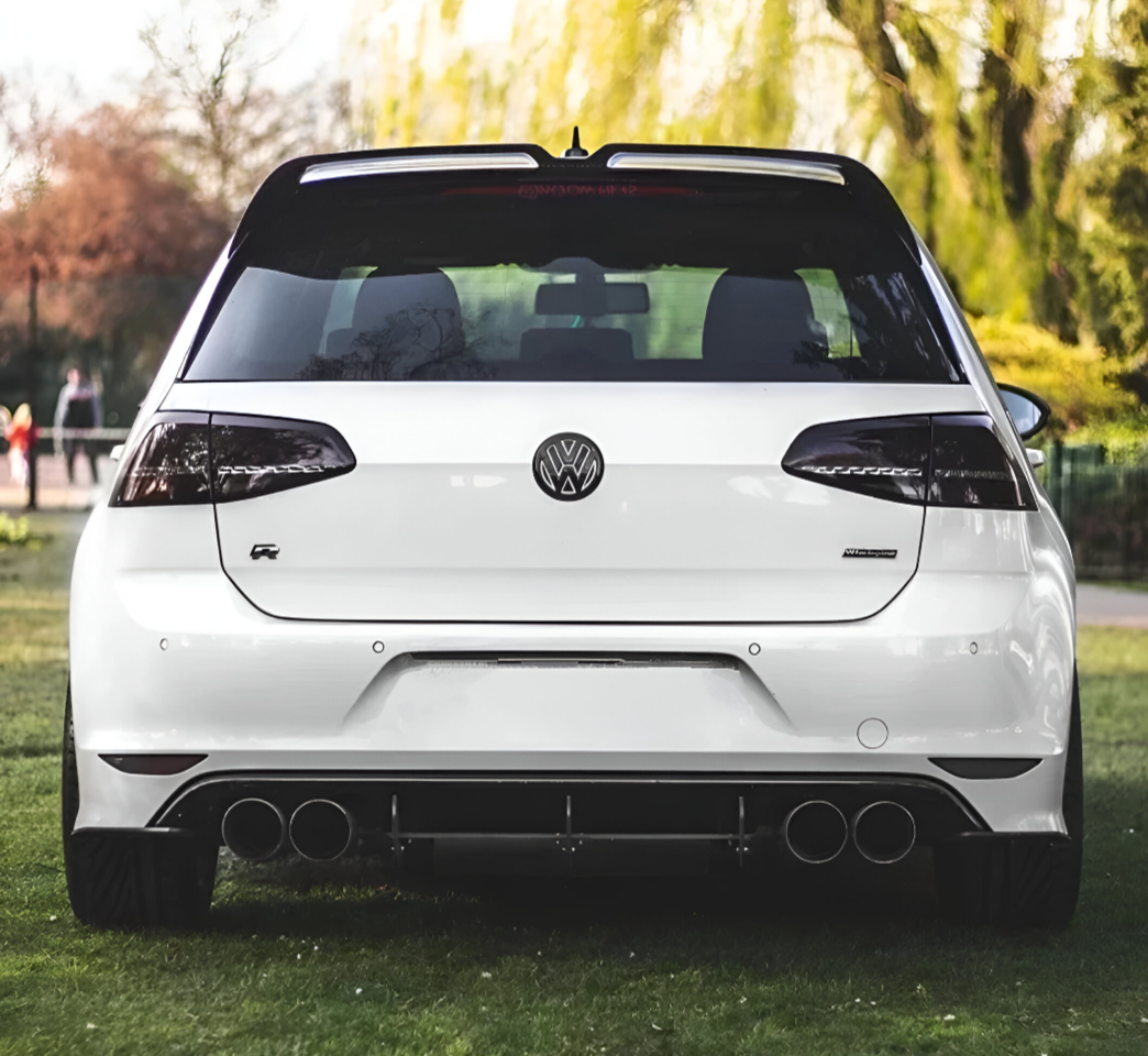 Becquet VW Golf 7 type GTI R-Line - détail du montage - Becquet Voiture