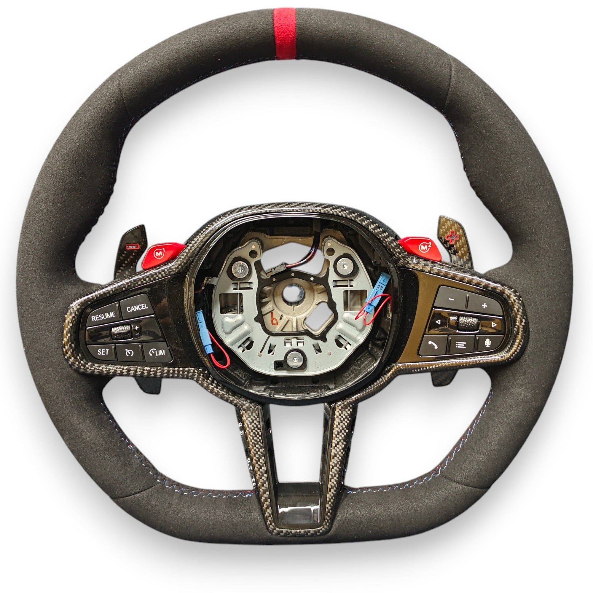 https://cdn.shopify.com/s/files/1/0565/4957/2747/files/bmw_g20_volant_cuir_alcantara_indice_rouges_palettes_m_competition.jpg?v=1772897441
