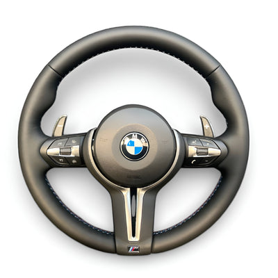 https://cdn.shopify.com/s/files/1/0565/4957/2747/files/bmw_volant_pack_m-avec_logo-avec_palettes.jpg?v=1772905313