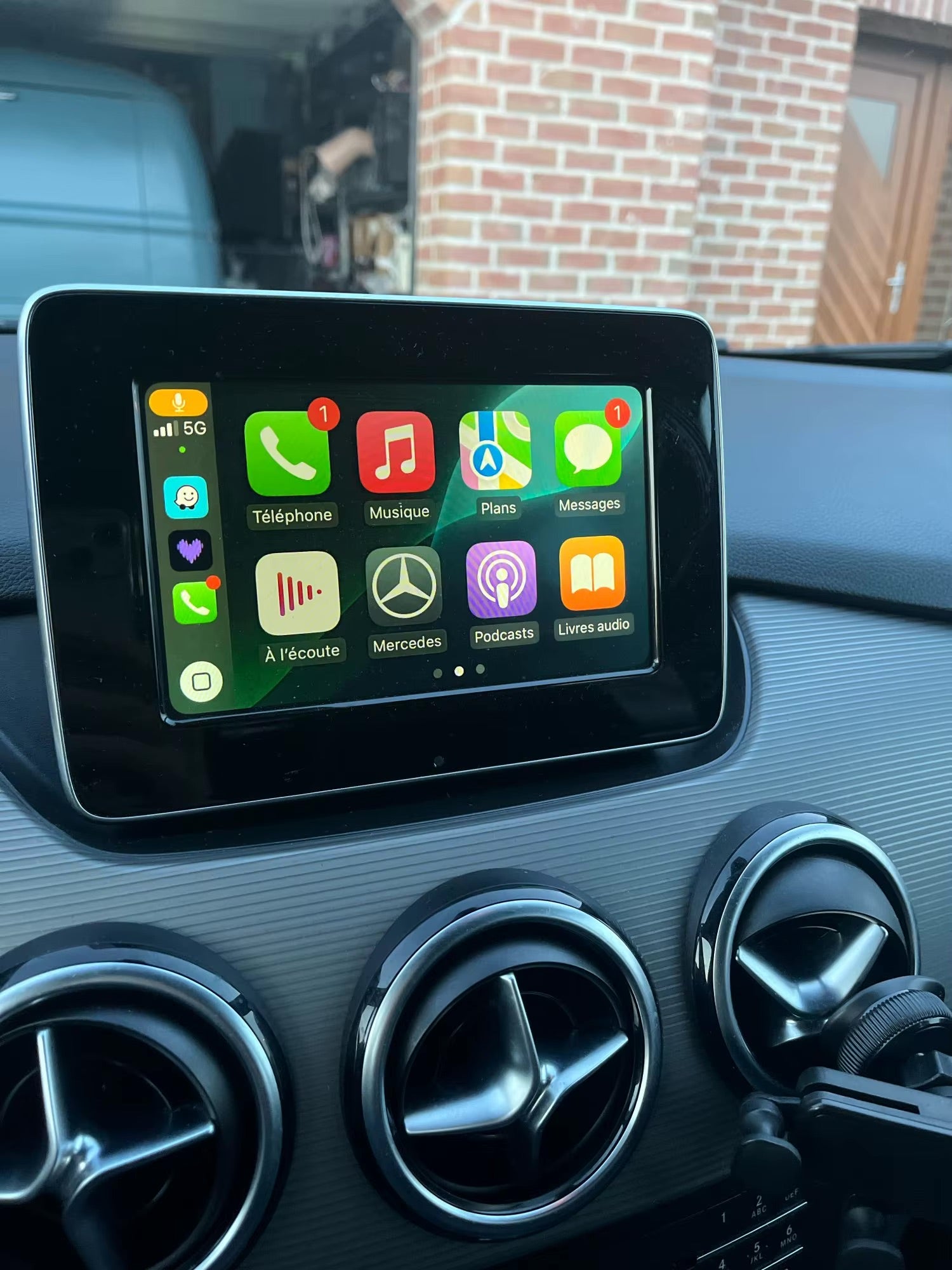 Boîtier Activation Apple CarPlay Android Auto Mercedes NTG 5.1 - vue de face - Becquet Voiture