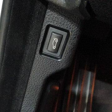 Bouton D'ouverture De Coffre BMW Série 1 E87 2004-2011 - vue de profil - Becquet Voiture